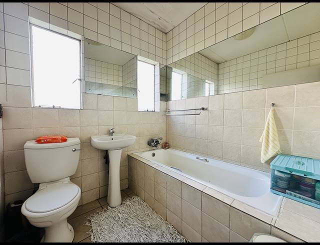 2 BEDROOM TOWNHOUSE FOR SALE IN MEREDALE